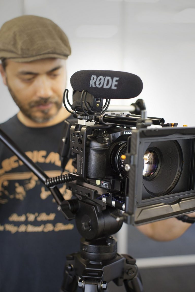 Rode VMPR VideoMic Pro R with Rycote Lyre Shockmount Review | Hot New